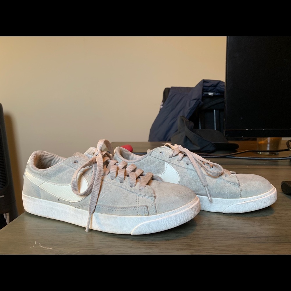 Beige suede Nike Low-top Blazers (ALMOST NEW)
